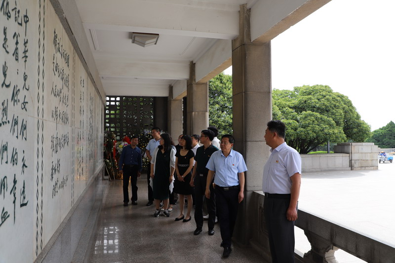 日出水了啊快点使劲动态图