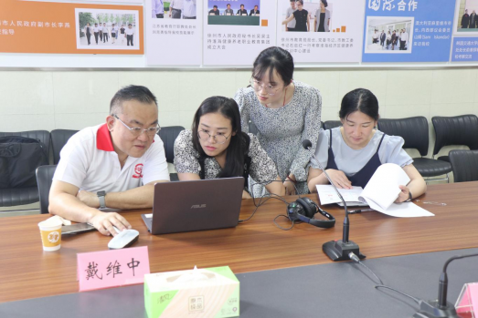 日出水了啊快点使劲动态图