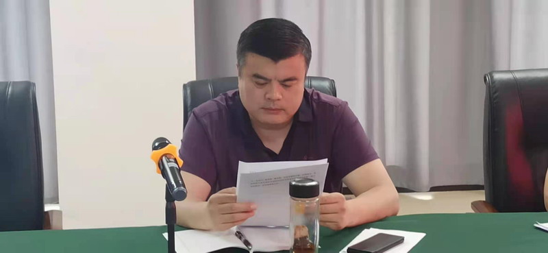 汽车工程学院党支部闫军书记代表支委会报告检视剖析情况