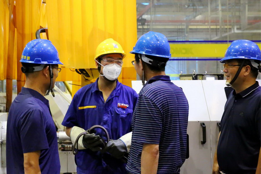 日出水了啊快点使劲动态图