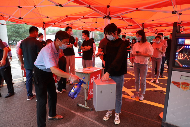 日出水了啊快点使劲动态图