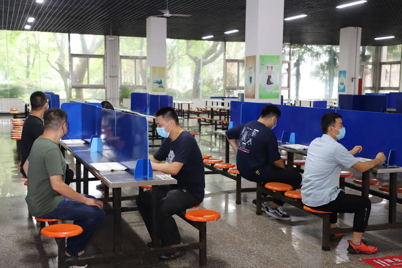 日出水了啊快点使劲动态图