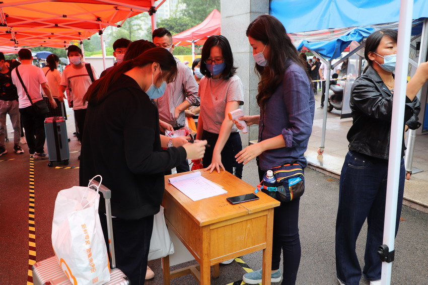 日出水了啊快点使劲动态图