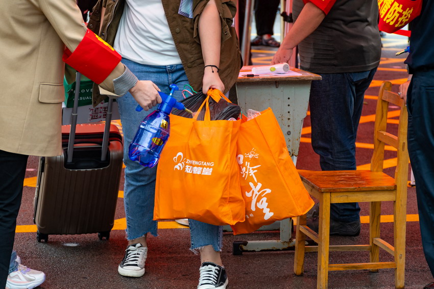 日出水了啊快点使劲动态图