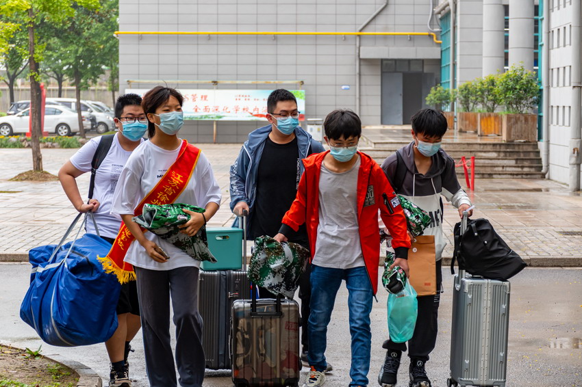 日出水了啊快点使劲动态图