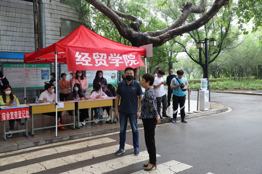 日出水了啊快点使劲动态图