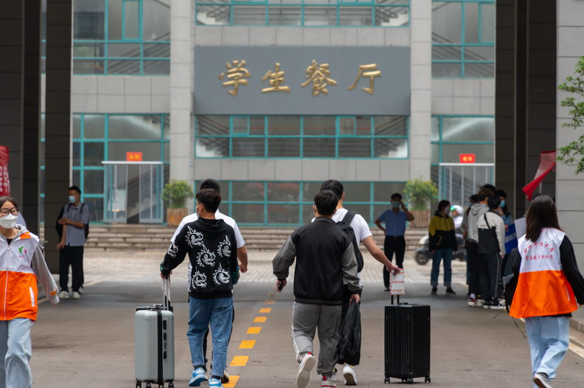 日出水了啊快点使劲动态图