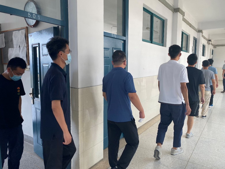 日出水了啊快点使劲动态图