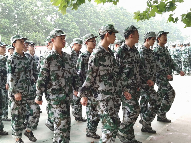 日出水了啊快点使劲动态图