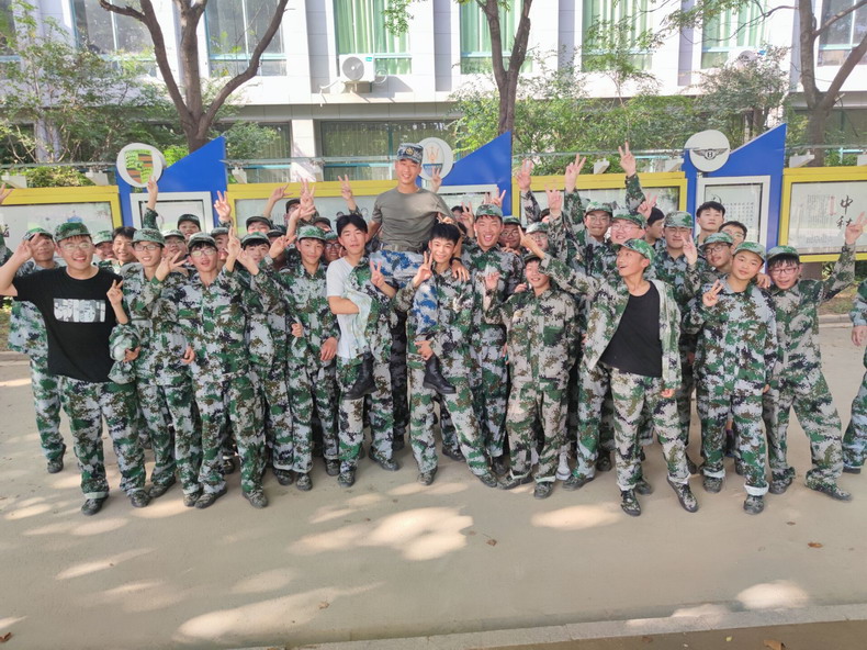 日出水了啊快点使劲动态图