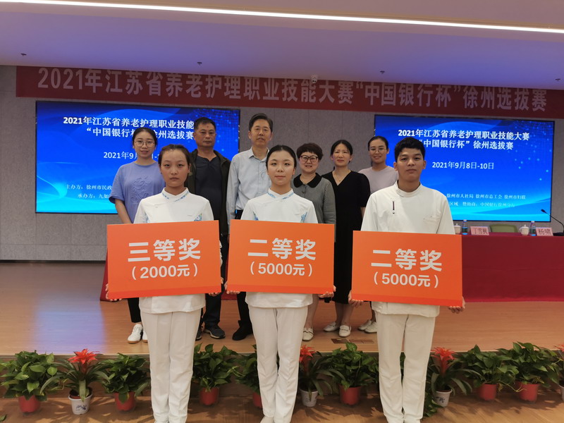 日出水了啊快点使劲动态图