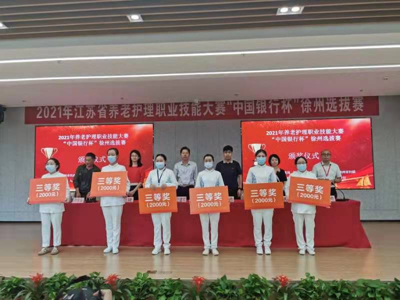 日出水了啊快点使劲动态图