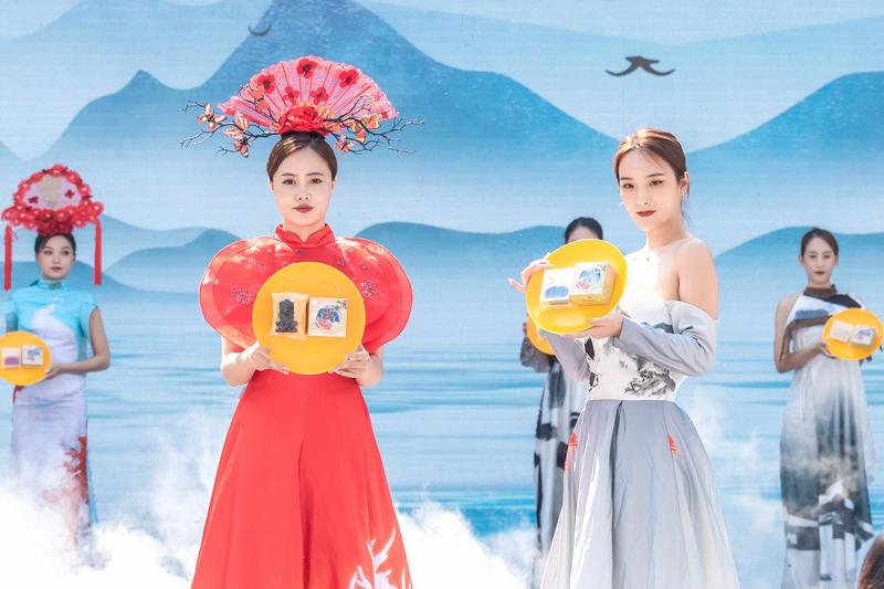 日出水了啊快点使劲动态图