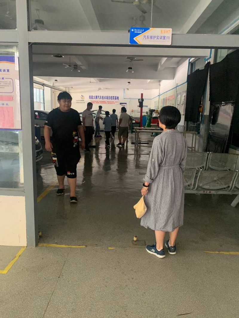 日出水了啊快点使劲动态图