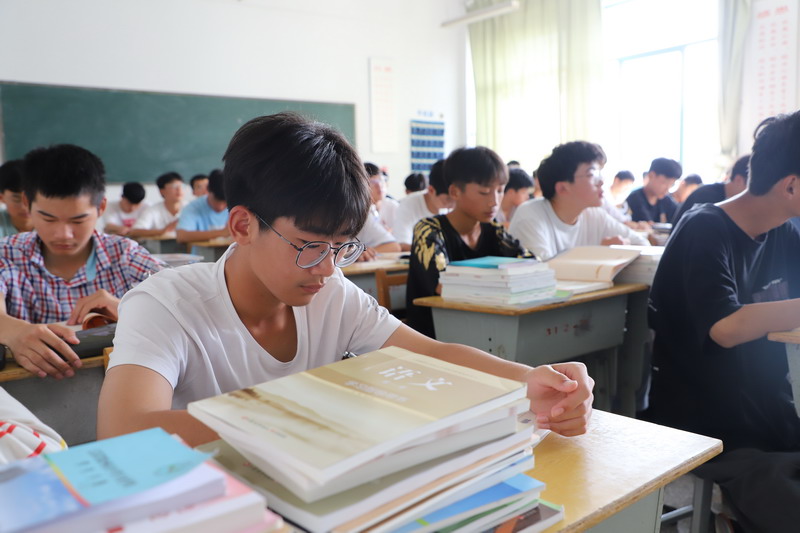 日出水了啊快点使劲动态图