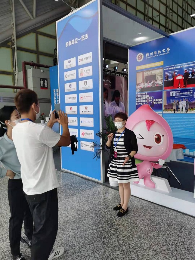 日出水了啊快点使劲动态图