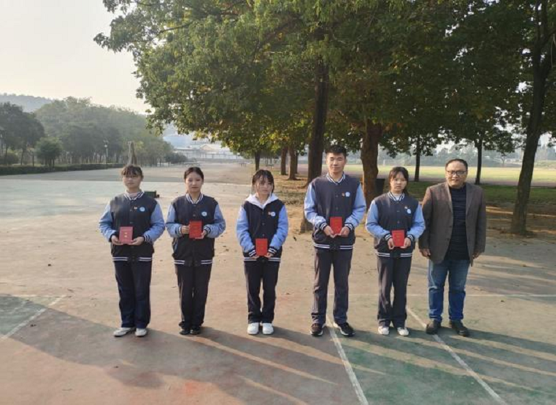 日出水了啊快点使劲动态图