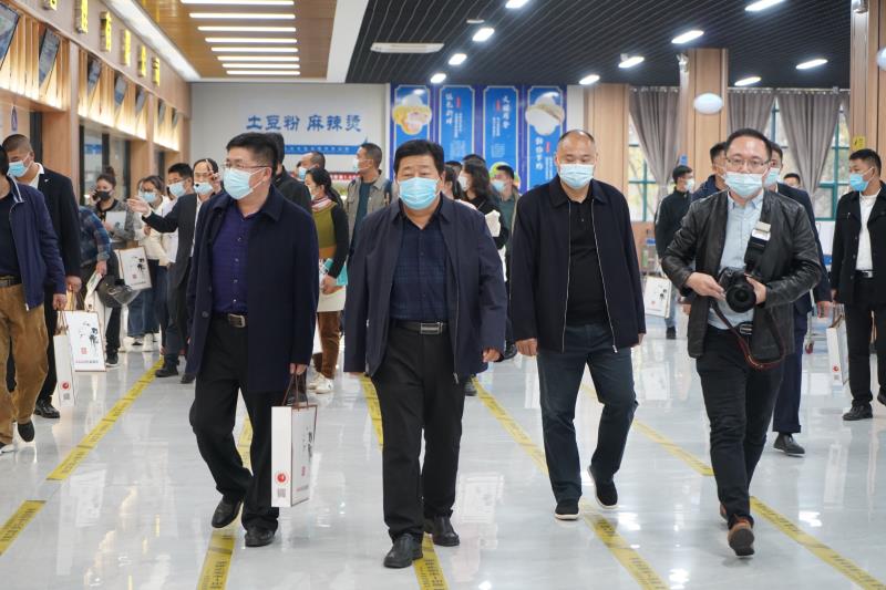 日出水了啊快点使劲动态图