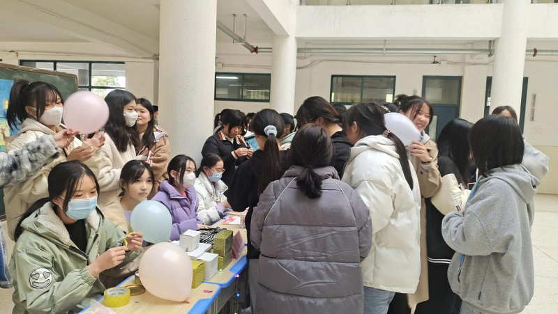 日出水了啊快点使劲动态图