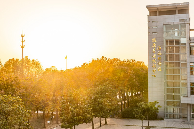 日出水了啊快点使劲动态图