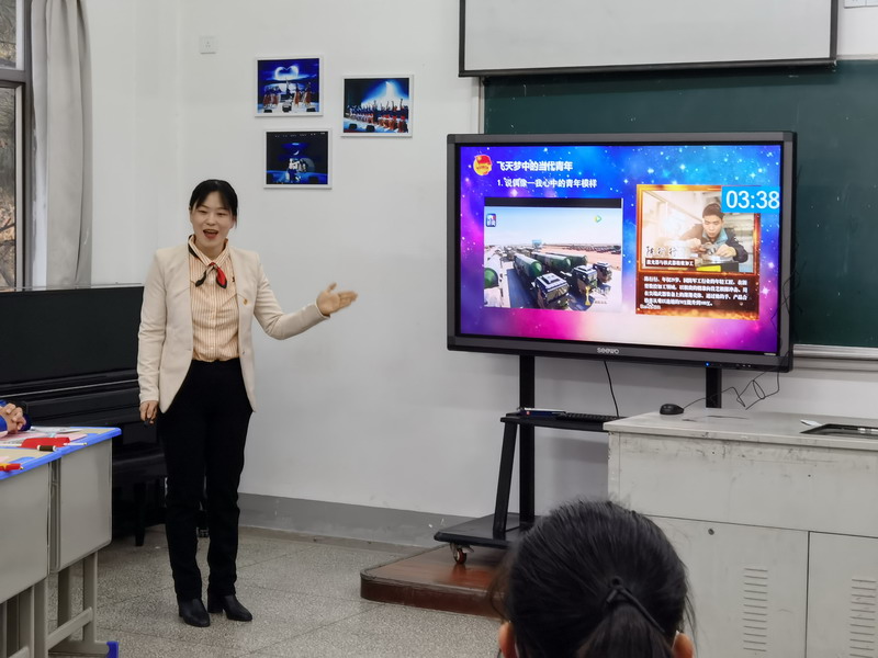 日出水了啊快点使劲动态图