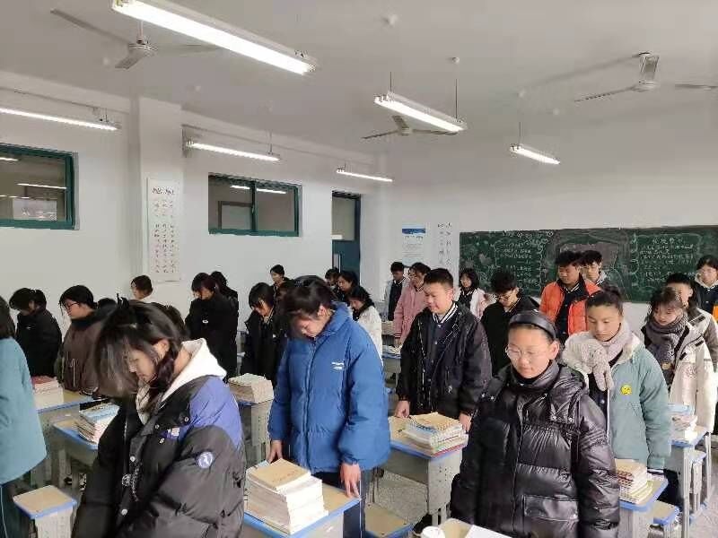 日出水了啊快点使劲动态图