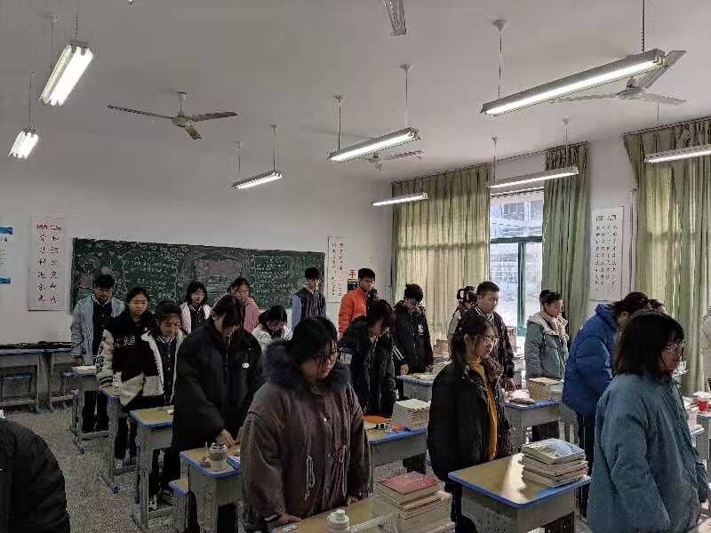 日出水了啊快点使劲动态图