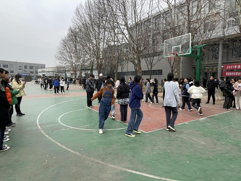 日出水了啊快点使劲动态图