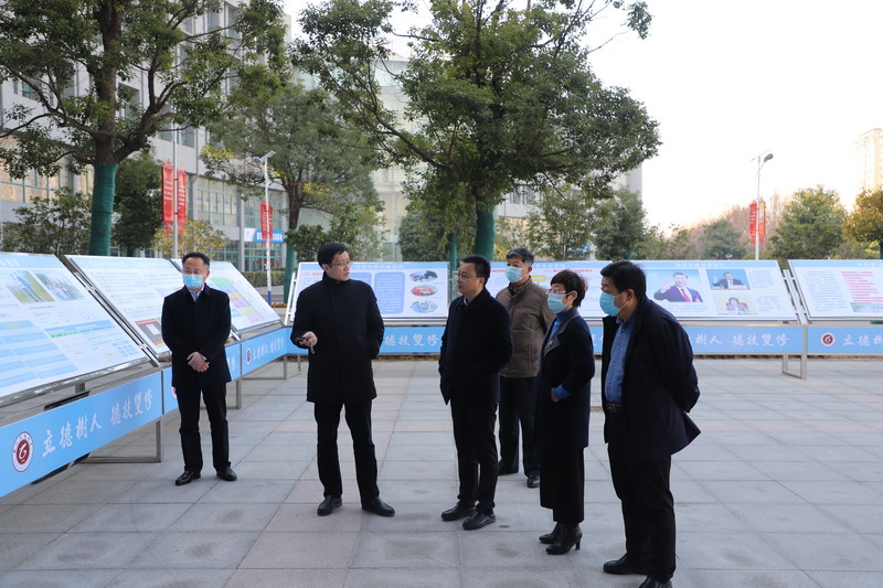 日出水了啊快点使劲动态图