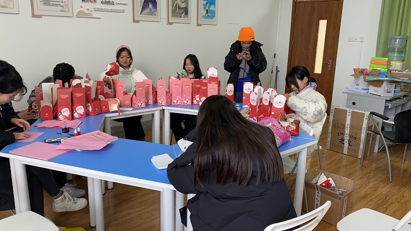 日出水了啊快点使劲动态图