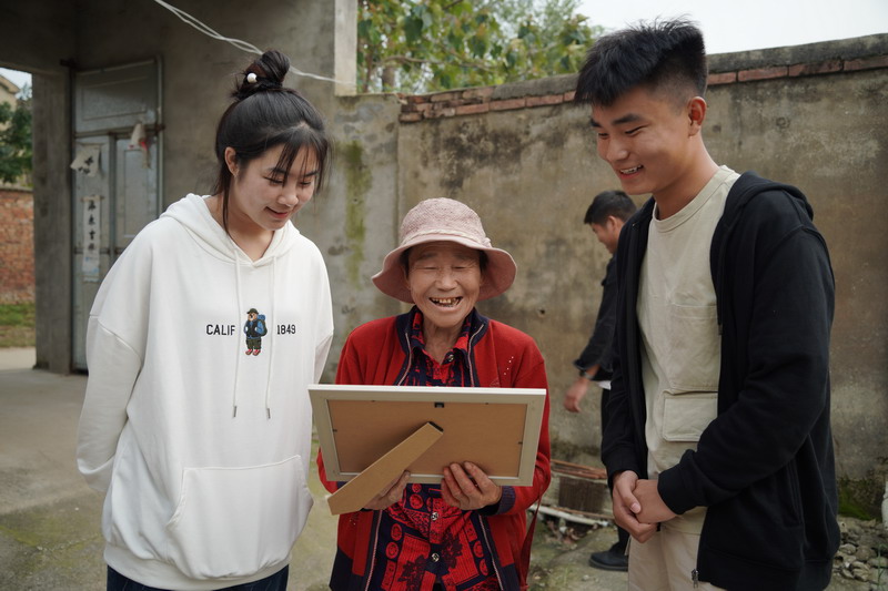 日出水了啊快点使劲动态图