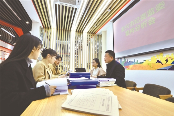 1.jpg 日出水了啊快点使劲动态图