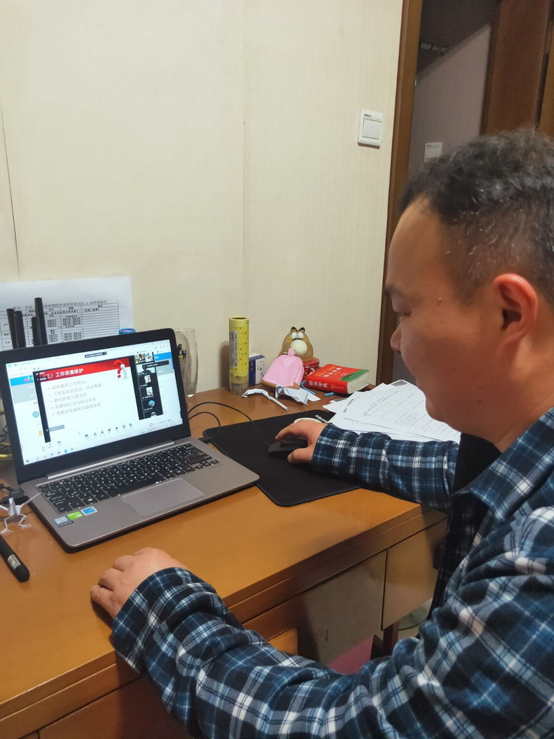 日出水了啊快点使劲动态图