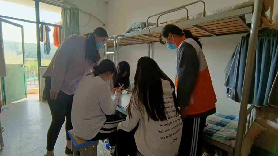 日出水了啊快点使劲动态图