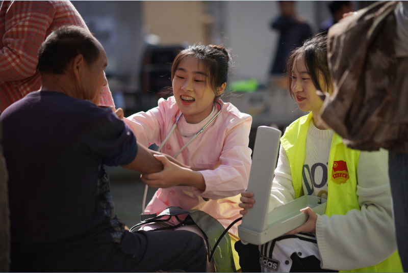 日出水了啊快点使劲动态图