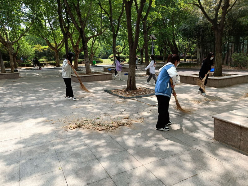 日出水了啊快点使劲动态图