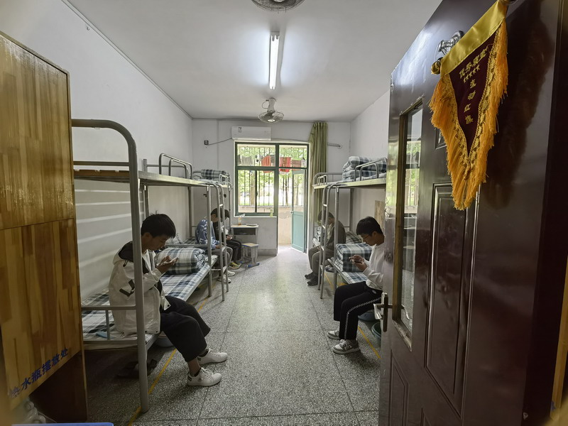 日出水了啊快点使劲动态图