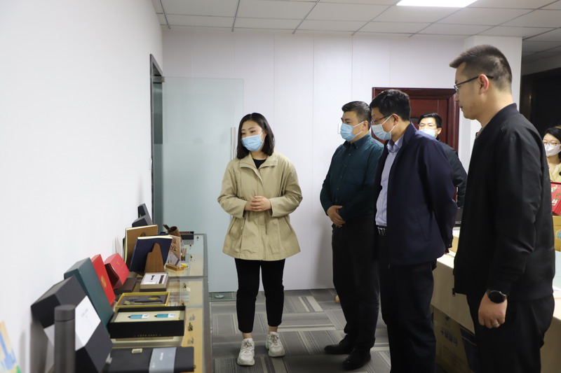 日出水了啊快点使劲动态图