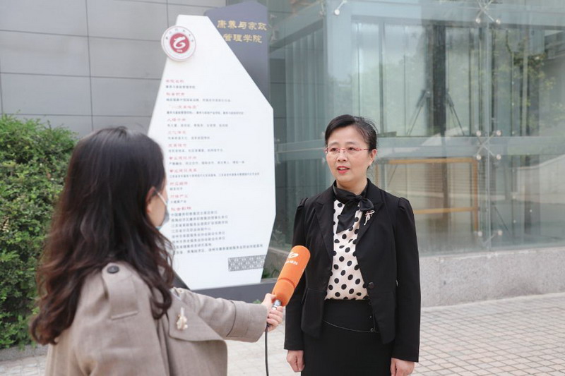 日出水了啊快点使劲动态图