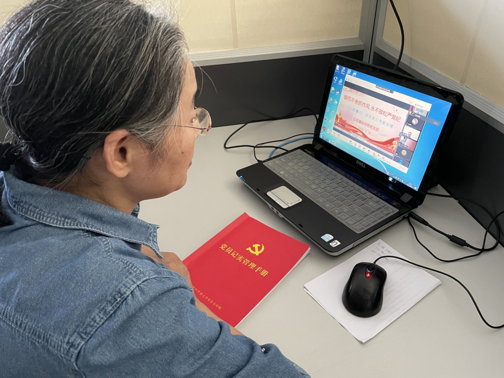 日出水了啊快点使劲动态图