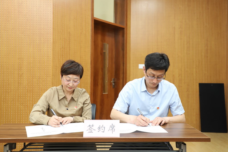 坚持 &ldquo;真管真严、敢管敢严、长管长严&rdquo;，毫不动摇，持续纵深推进全面从严治党 ！&mdash;&mdash;我校召开2022年度全面从严治党暨党风廉政建设工作会议