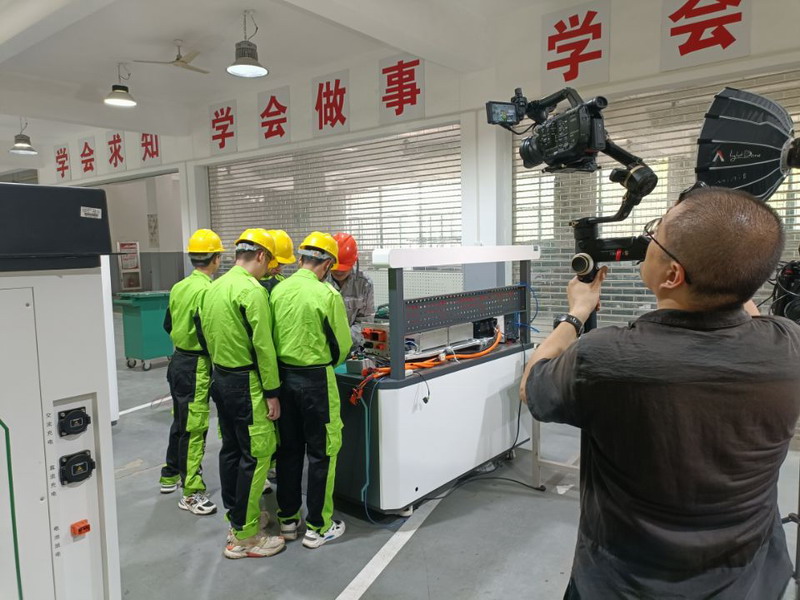 日出水了啊快点使劲动态图