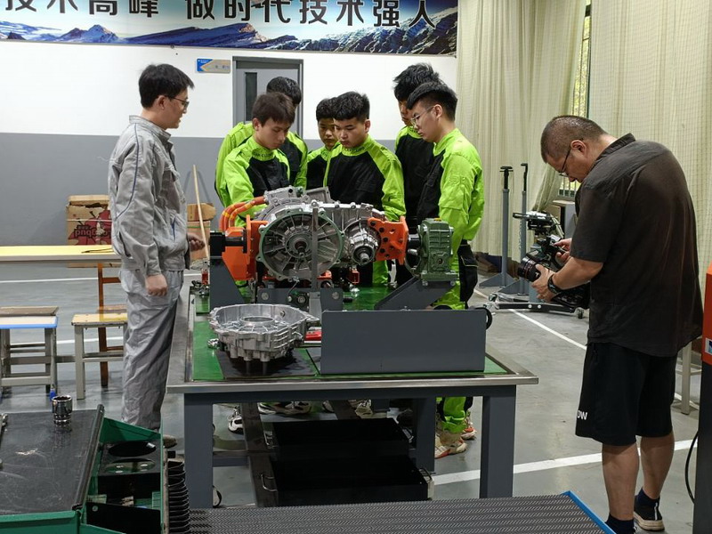 日出水了啊快点使劲动态图