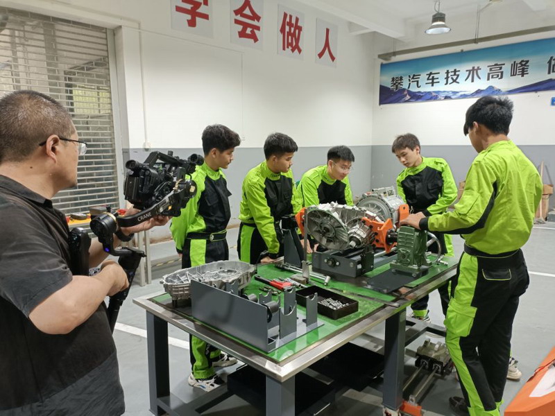 日出水了啊快点使劲动态图