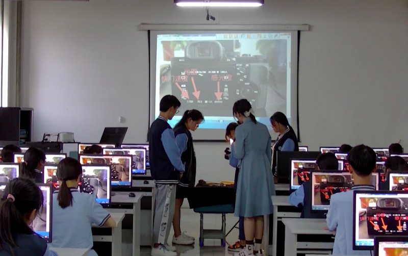 日出水了啊快点使劲动态图