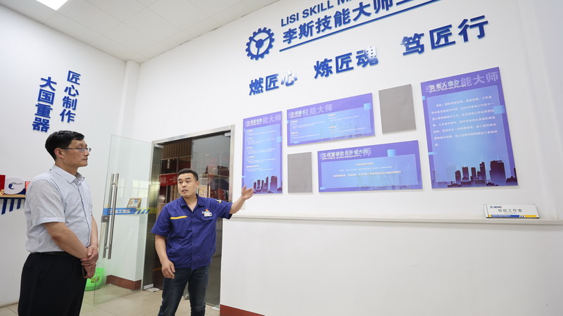 日出水了啊快点使劲动态图