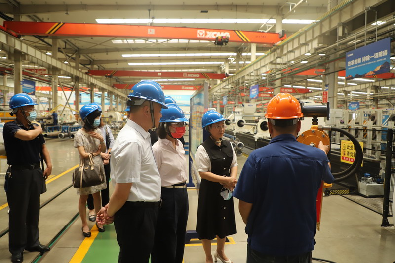 日出水了啊快点使劲动态图