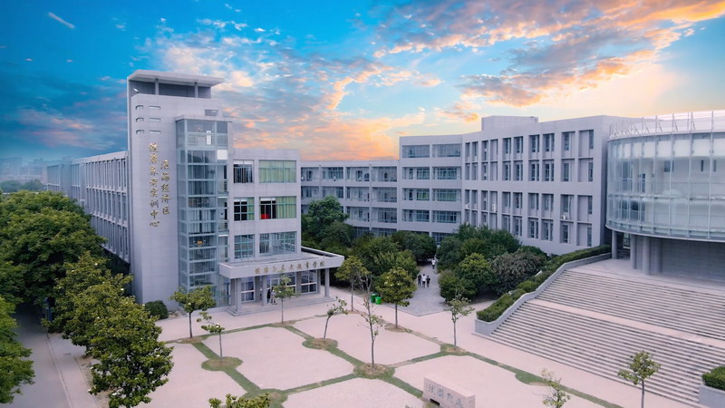 日出水了啊快点使劲动态图