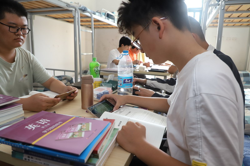 日出水了啊快点使劲动态图