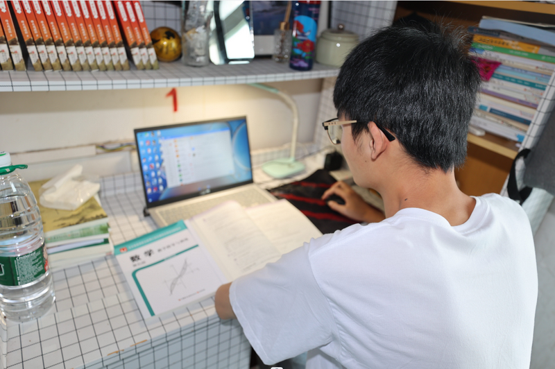 日出水了啊快点使劲动态图